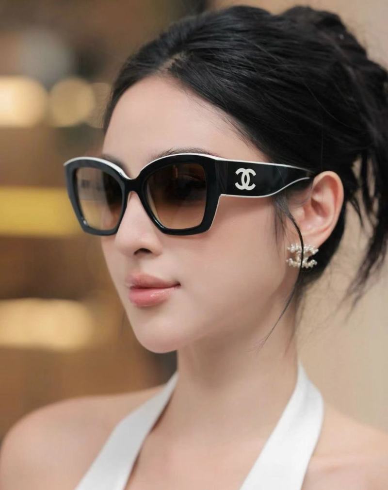 Солнцезащитные очки Chanel