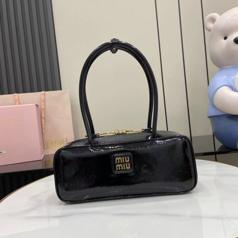Сумка Miu Miu чёрный лак