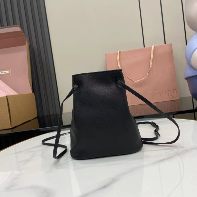 Мини-сумка Miu Miu чёрная