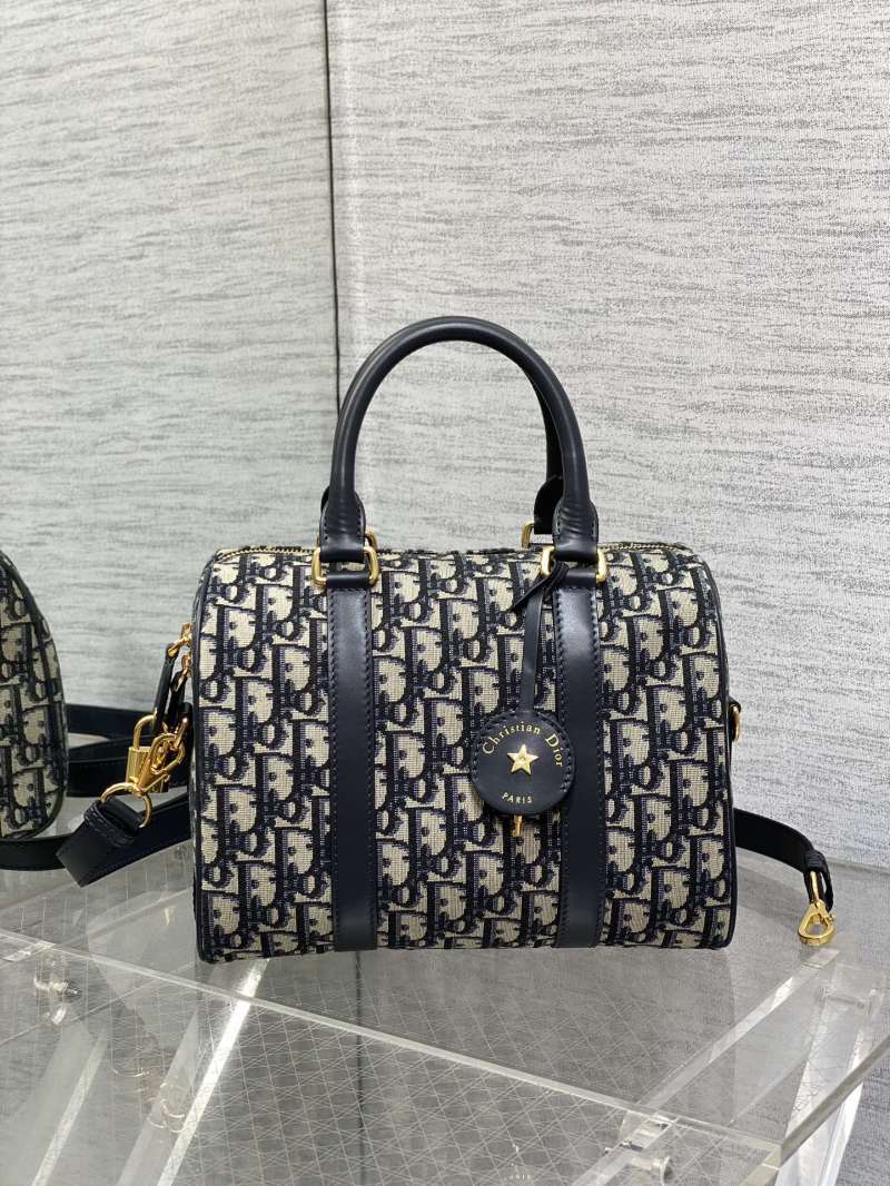 Сумка Dior с монограммой и ремнем