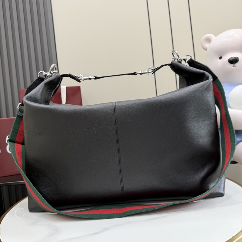 Черная кожаная сумка Gucci с ремешком