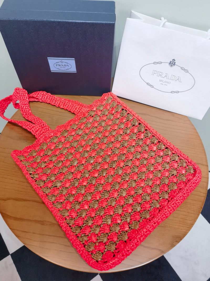 Крючковая сумка Prada с логотипом