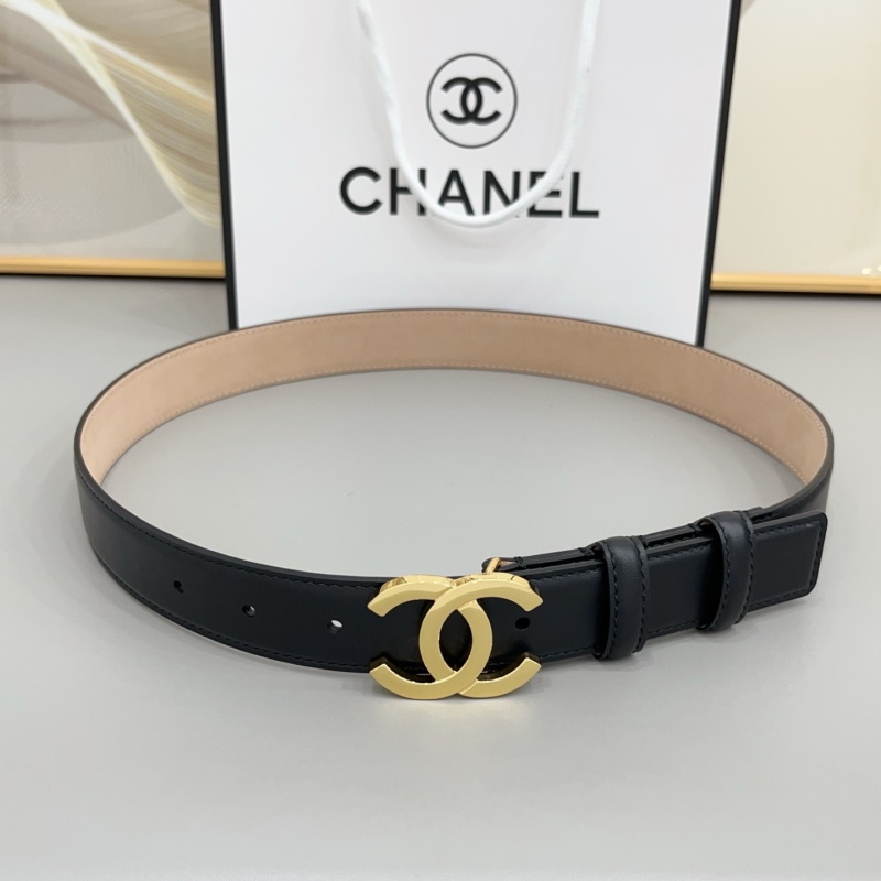 Ремень кожаный с золотой фурнитурой Chanel