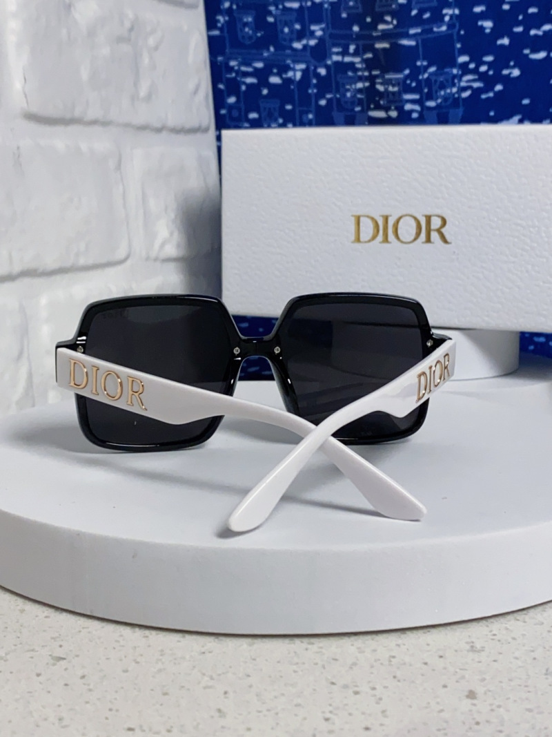 Солнцезащитные очки Dior крупных размеров