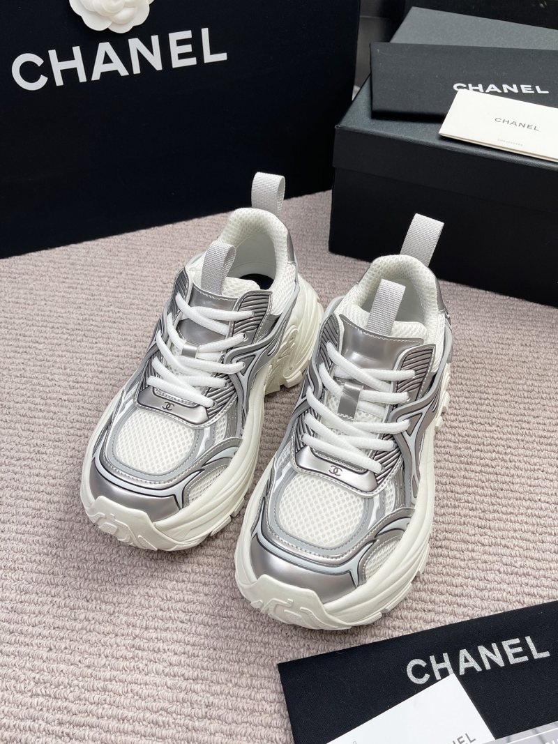 Женские кроссовки на массивной подошве серебристо-белые Chanel