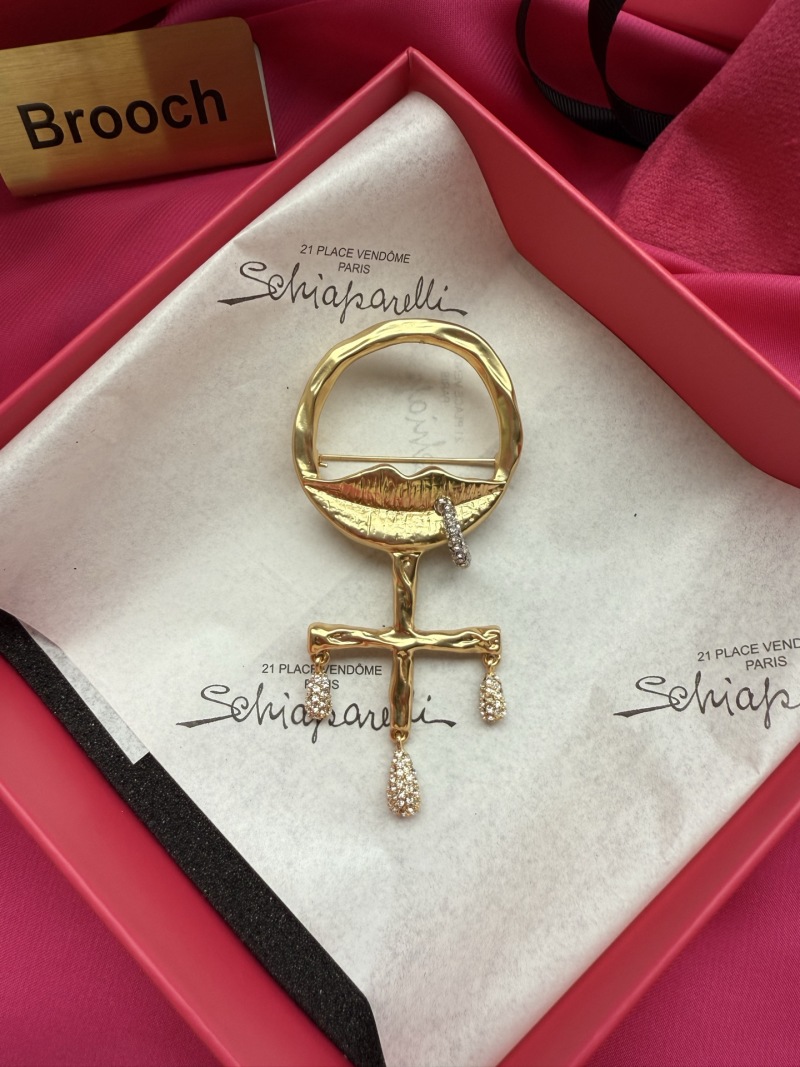 Брошь Schiaparelli