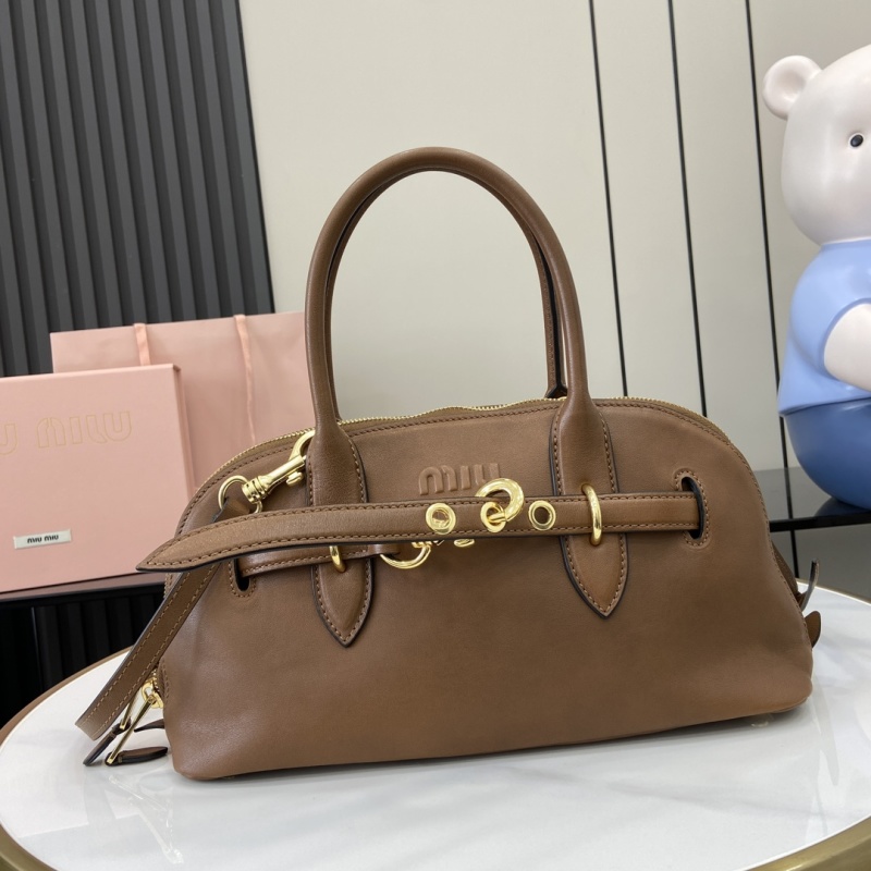 Сумка Miu Miu с золотой фурнитурой