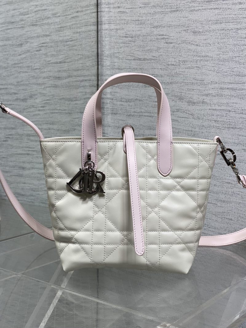 Сумка Dior с крестообразной строчкой