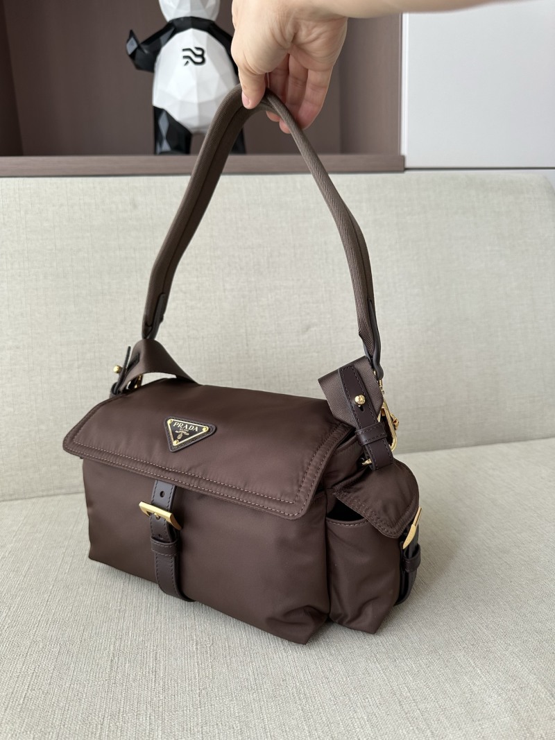 Сумка Prada Explore из регенерированного нейлона
