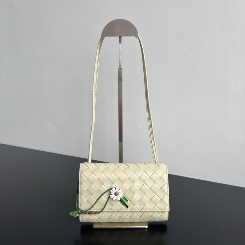 Bottega Veneta Andiamo мини-сумка с цветком