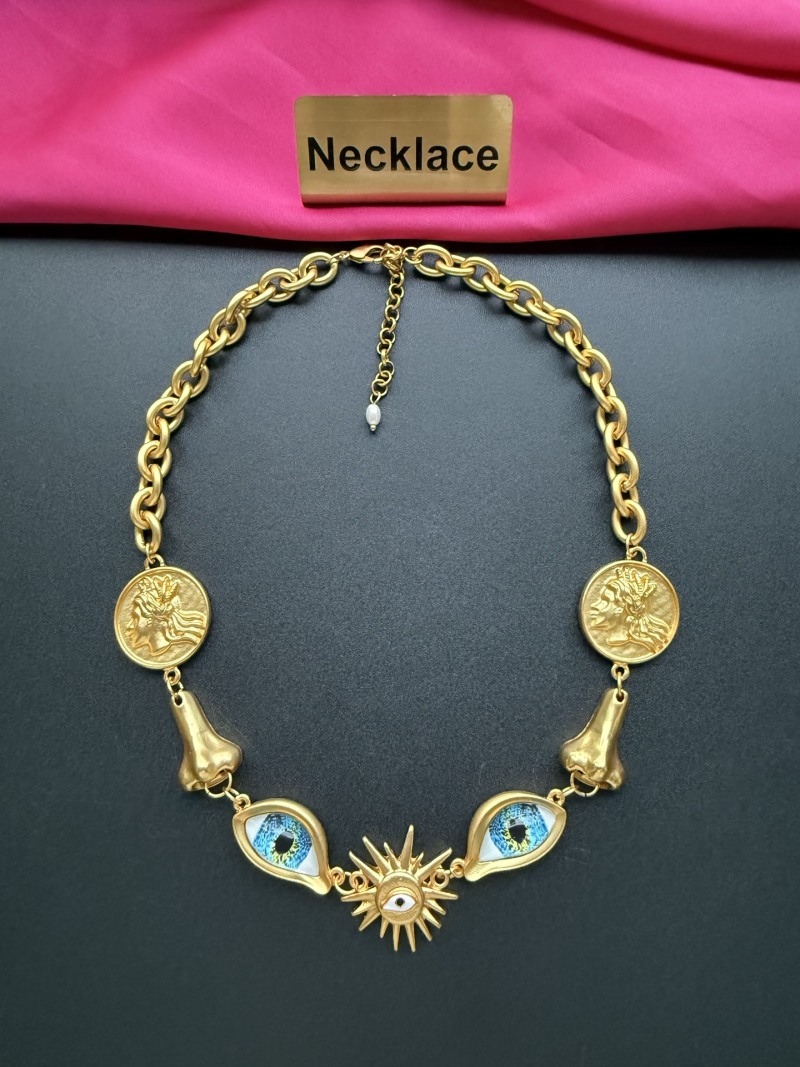 Нарядное колье с декоративными элементами Schiaparelli
