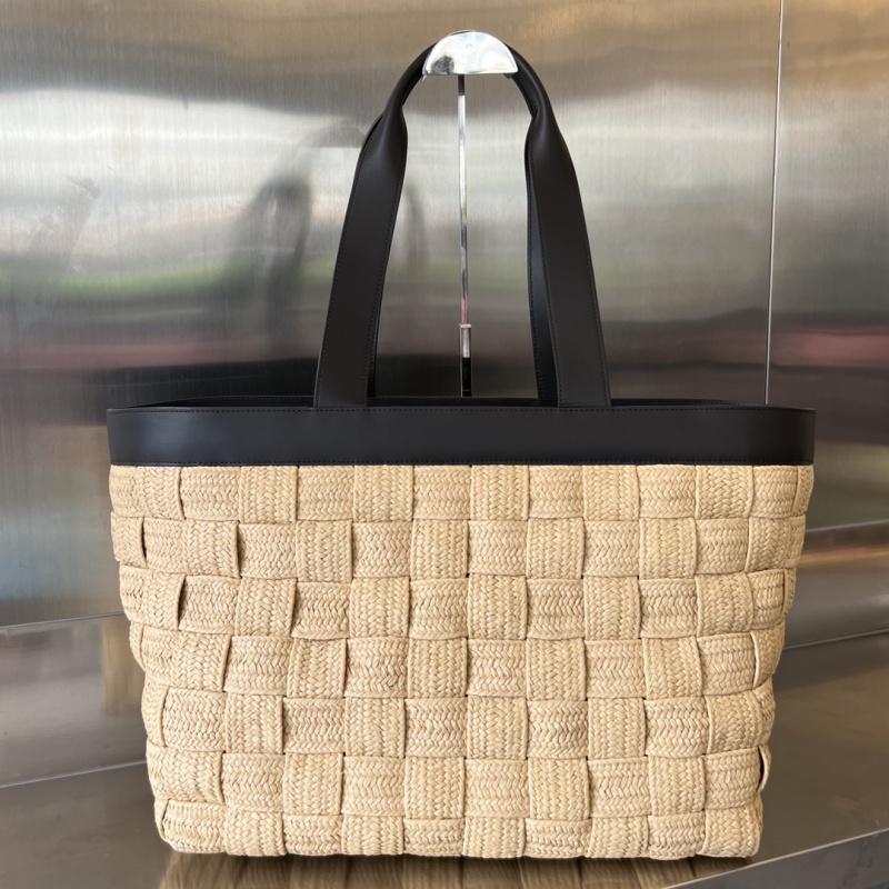 Летняя плетеная сумка Bottega Veneta
