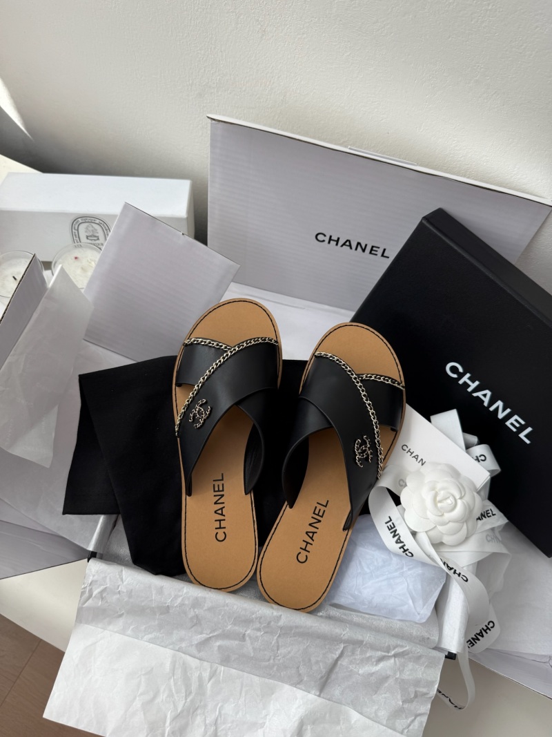 Женские черные кожаные сандалии с декоративной цепью Chanel