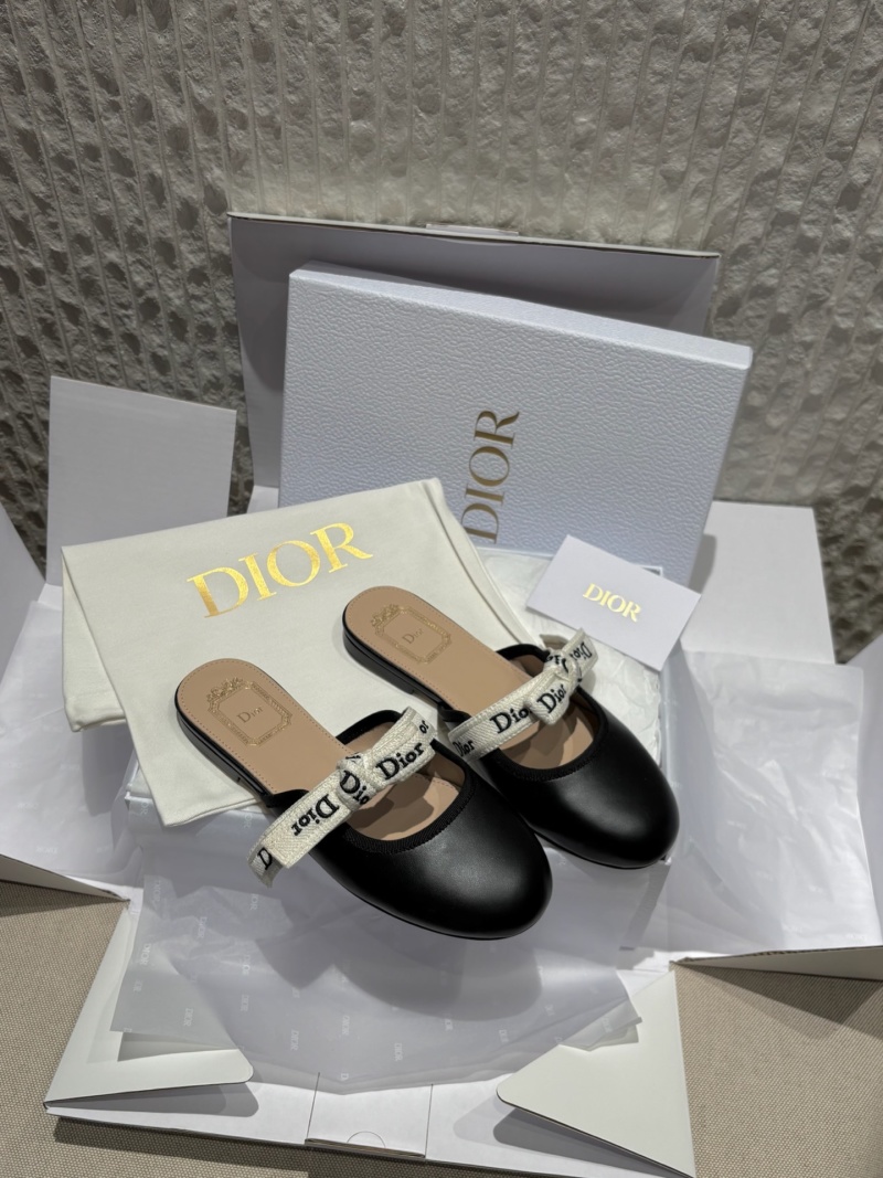 Женские кожаные мюли Dior с декоративным ремешком