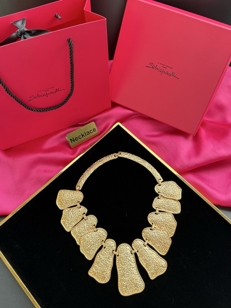 Золотистое колье с текстурными элементами Schiaparelli