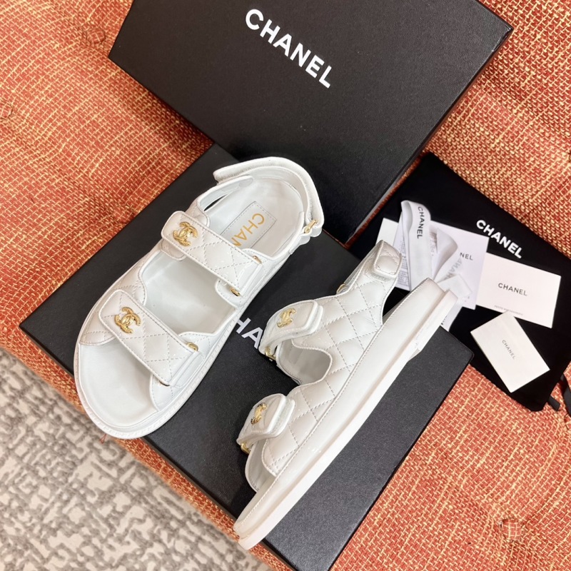 Женские белые сандалии на липучке с декоративными пряжками Chanel