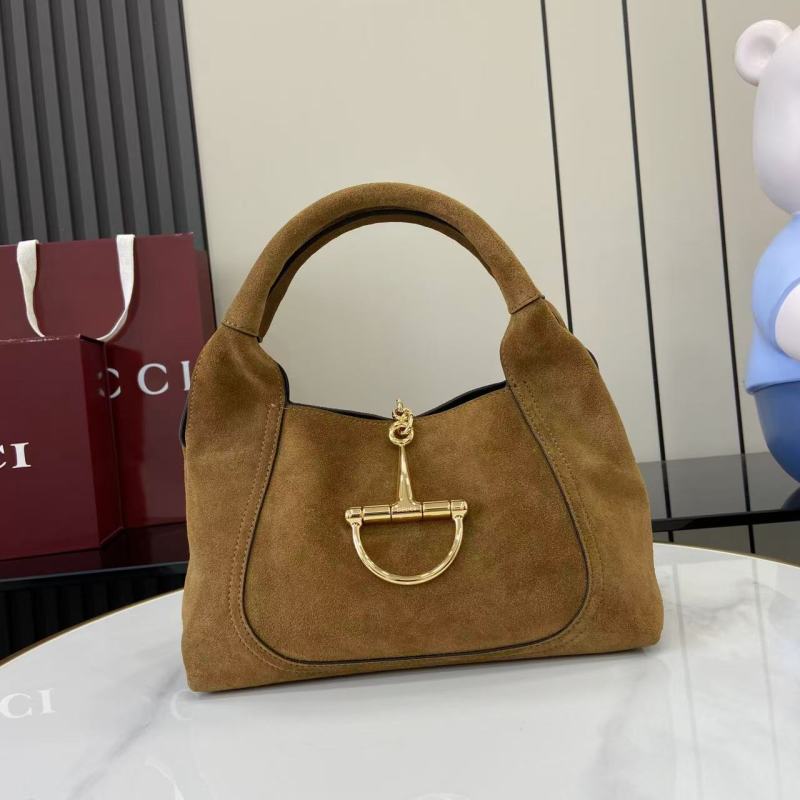 Сумка Gucci из замши с фурнитурой