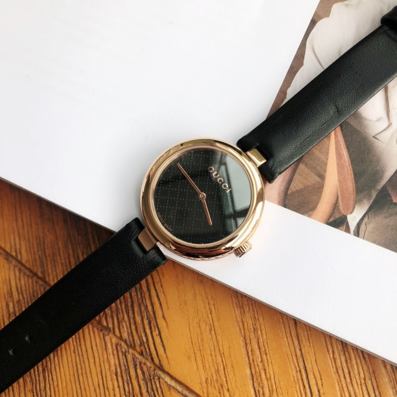 Часы Gucci