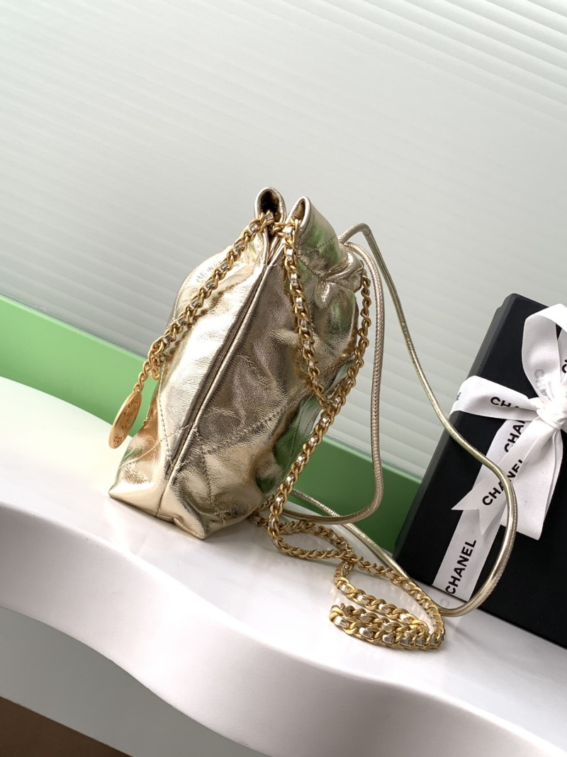 Мини-сумка Chanel из золотой кожи с логотипом