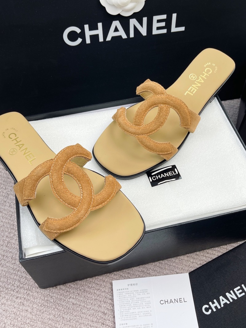 Женские босоножки-шлепанцы с логотипом бежевого цвета Chanel