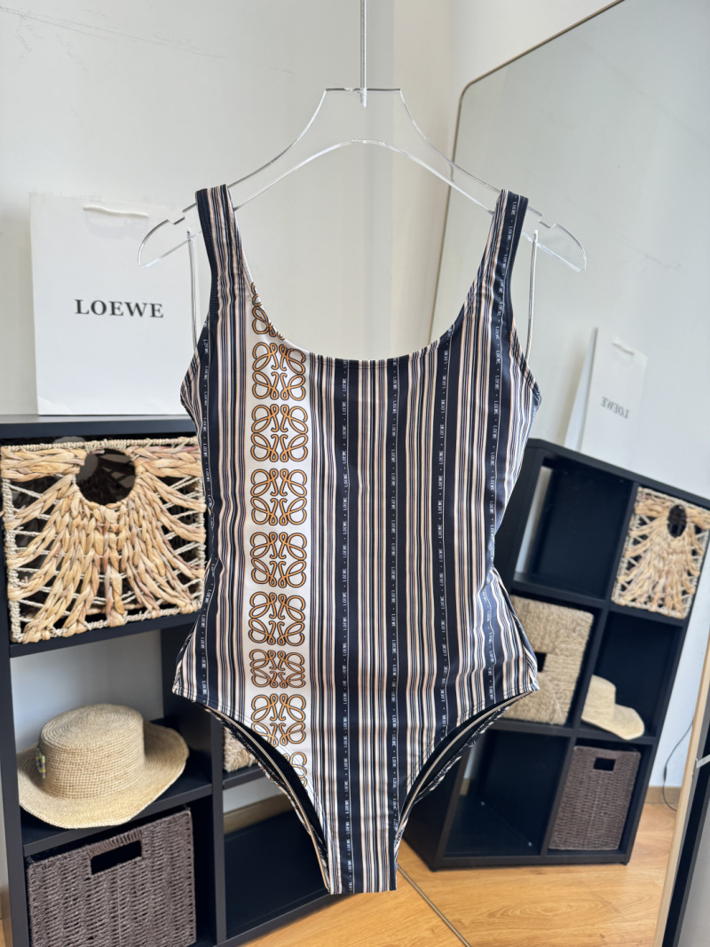 Слитный женский купальник LOEWE