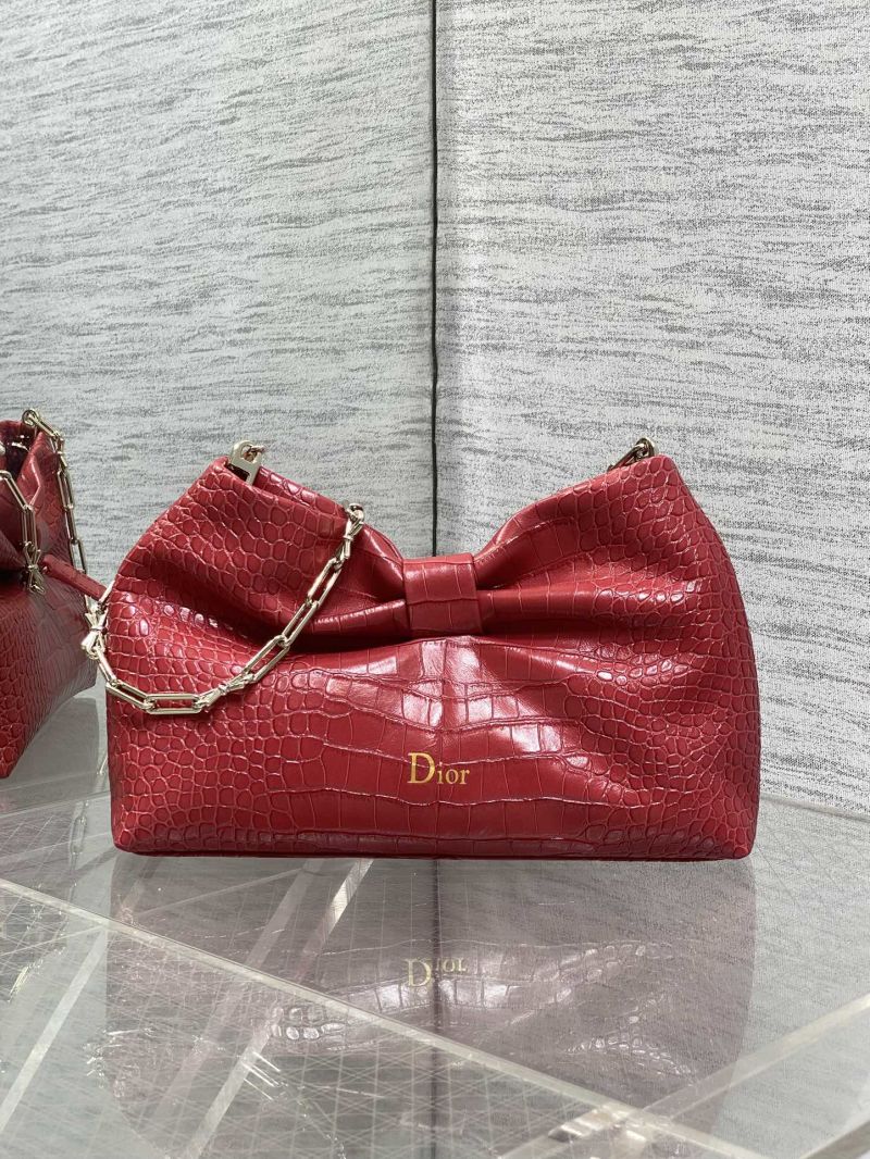 Красная сумка Dior с бантом
