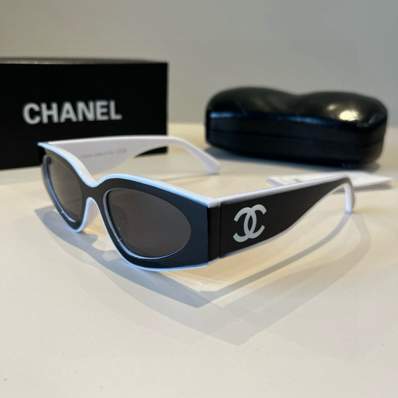 Женские солнцезащитные очки Chanel черно-белые