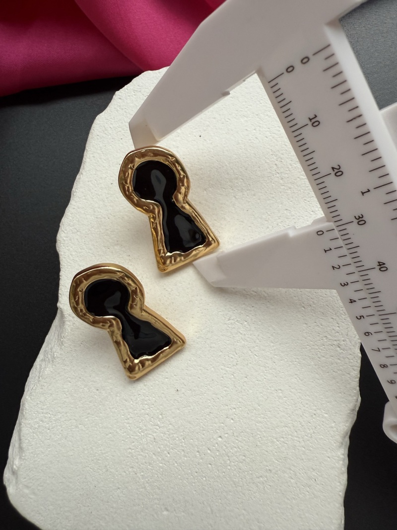 Серьги в форме ключевого отверстия Schiaparelli