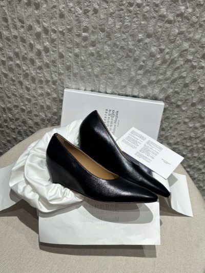 Туфли женские черные с эластичным ремешком Maison Margiela