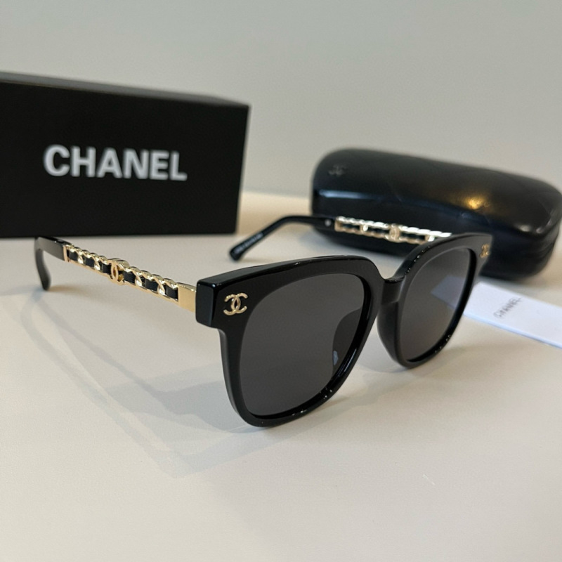 Солнцезащитные очки черные декоративные Chanel