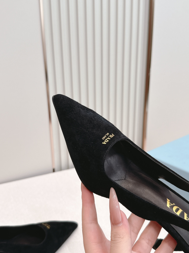 Женские черные замшевые босоножки Prada с острым носком
