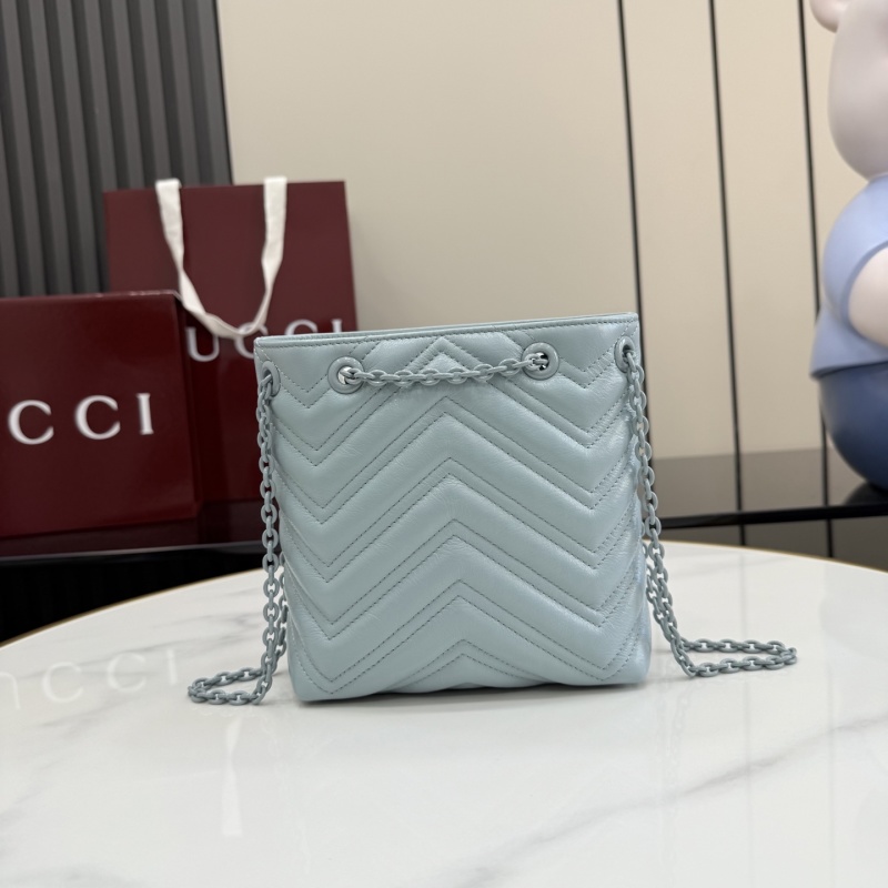 Сумка Gucci с цепочкой и логотипом