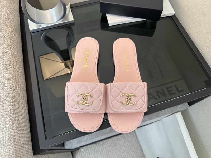 Лоферы женские розовые с декоративным элементом Chanel