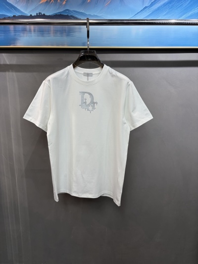Футболка белая с объемным логотипом Dior