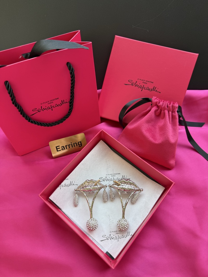 Серьги Schiaparelli в виде губ с кристаллами