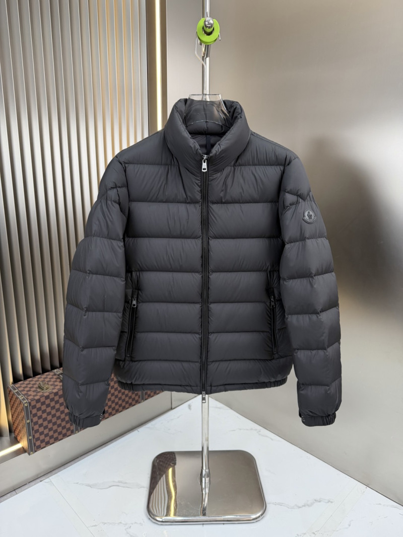 Пуховик Moncler