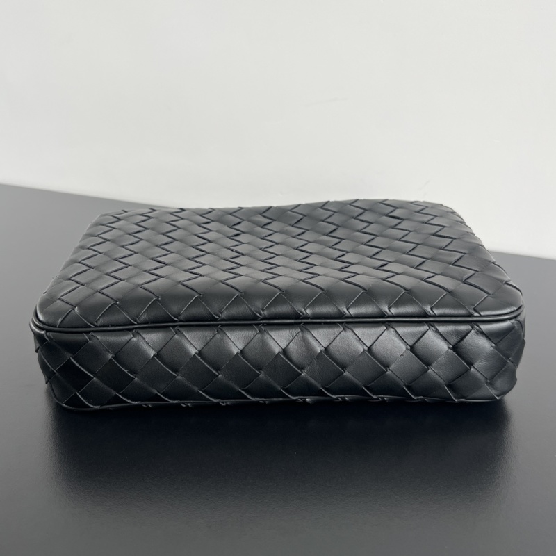 Плетеный косметический чехол Bottega Veneta Intrecciato