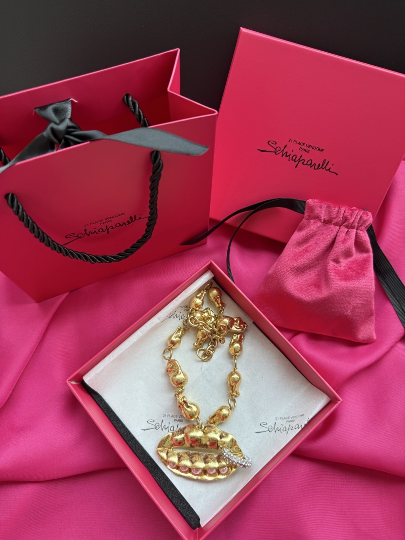 Золотистое колье с декоративным элементом в виде губ Schiaparelli