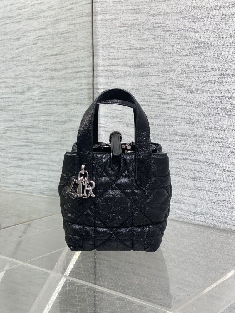 Черная сумка Dior с логотипом