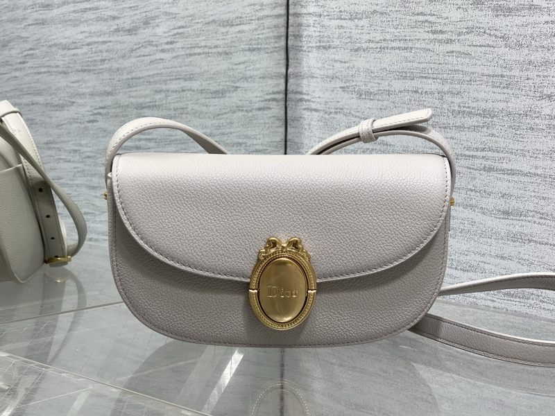 Сумка Dior с золотой фурнитурой