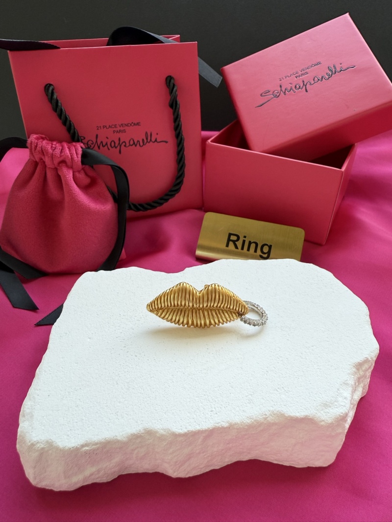 Брошь в виде губ Schiaparelli