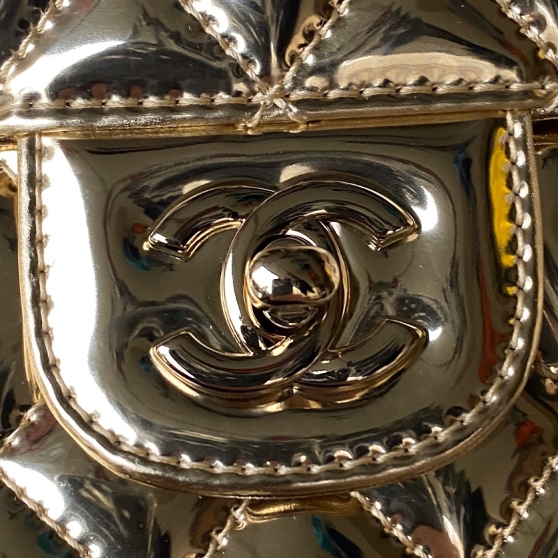 Золотая сумка с цепочкой и звездой Chanel