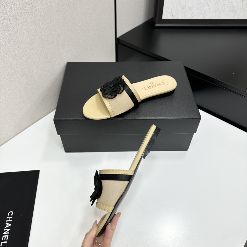 Женские сабо из телячьей кожи с цветочным декором Chanel