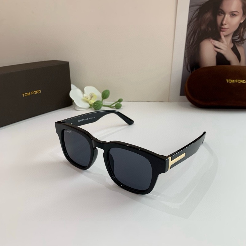 Солнцезащитные очки TOM FORD