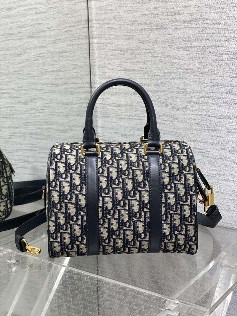 Сумка Dior с монограммой и ремнем