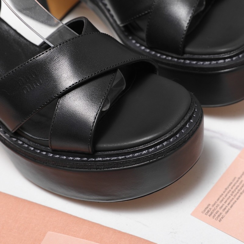 Женские кожаные босоножки Miu Miu на платформе