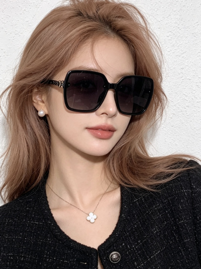 Солнцезащитные очки Gucci квадратной формы