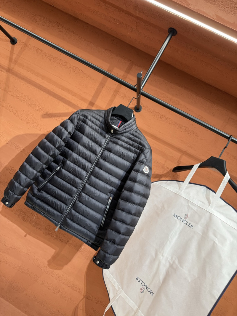 Пуховик Moncler