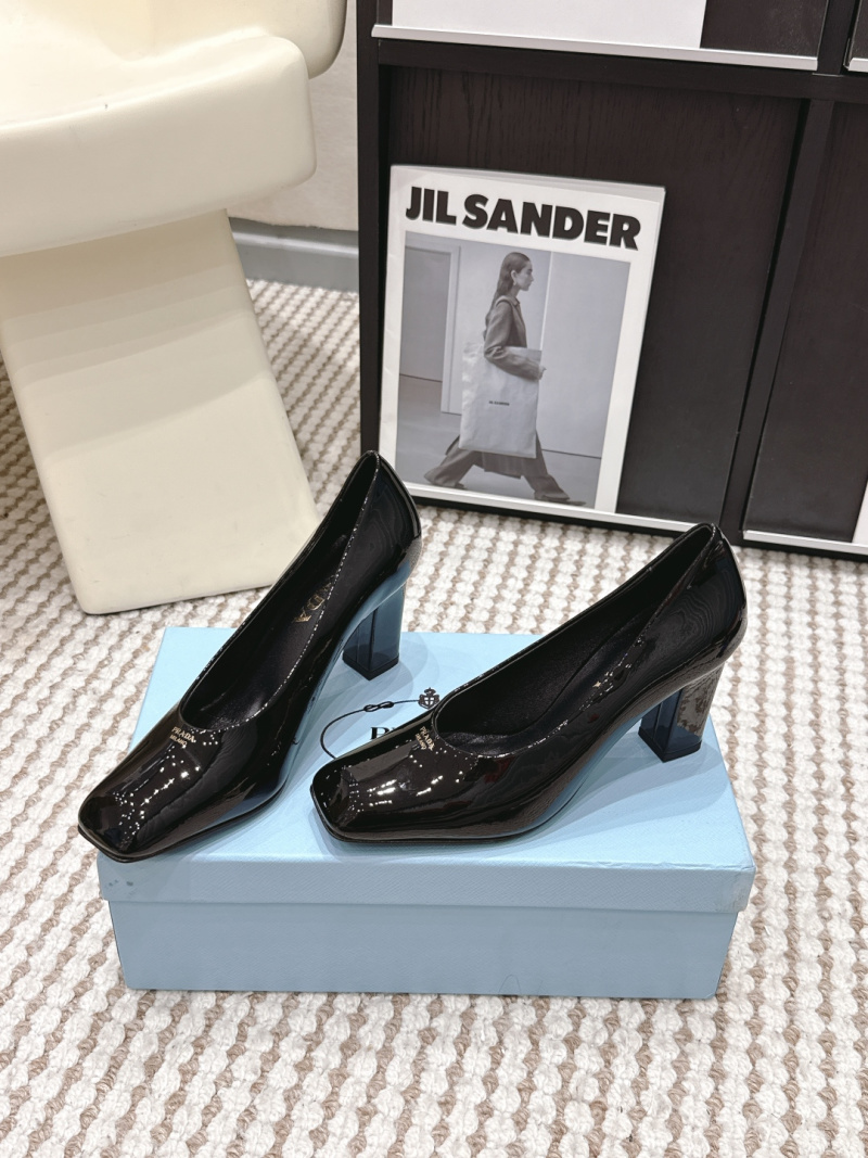Женские туфли Prada на каблуке, черные