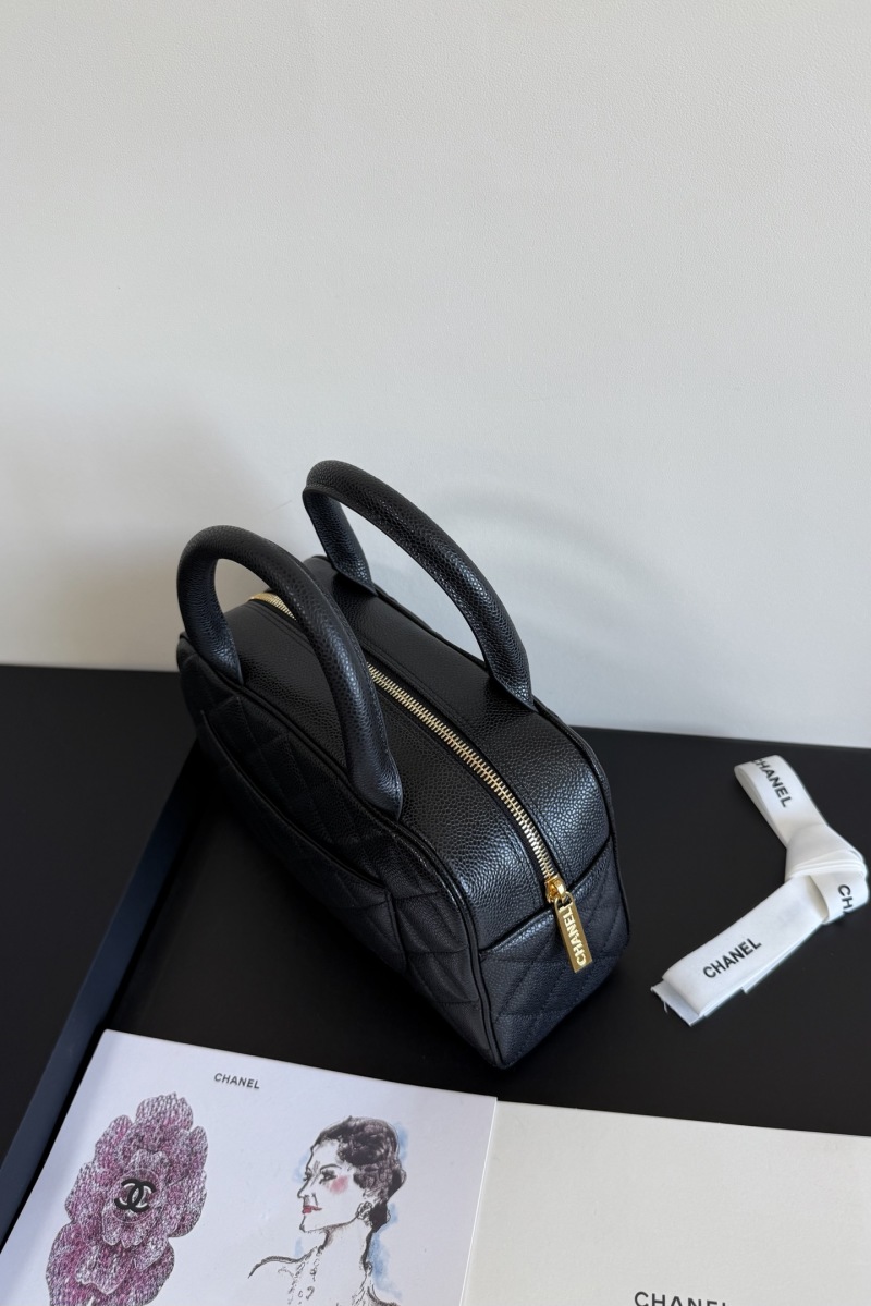Винтажная черная кожаная сумка Chanel